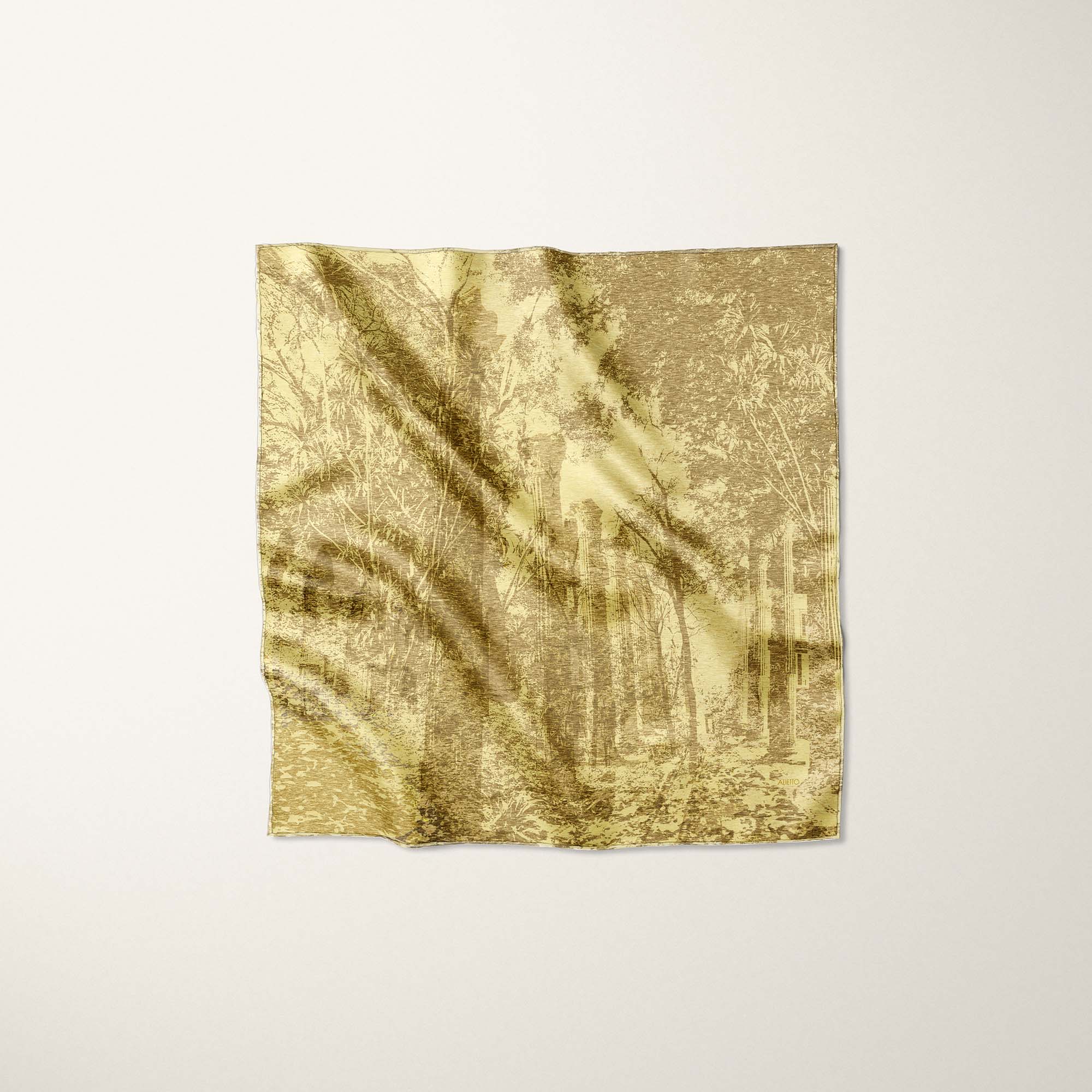 Carré de soie Aventino 70 par Alietto, satin doré 100% soie naturelle