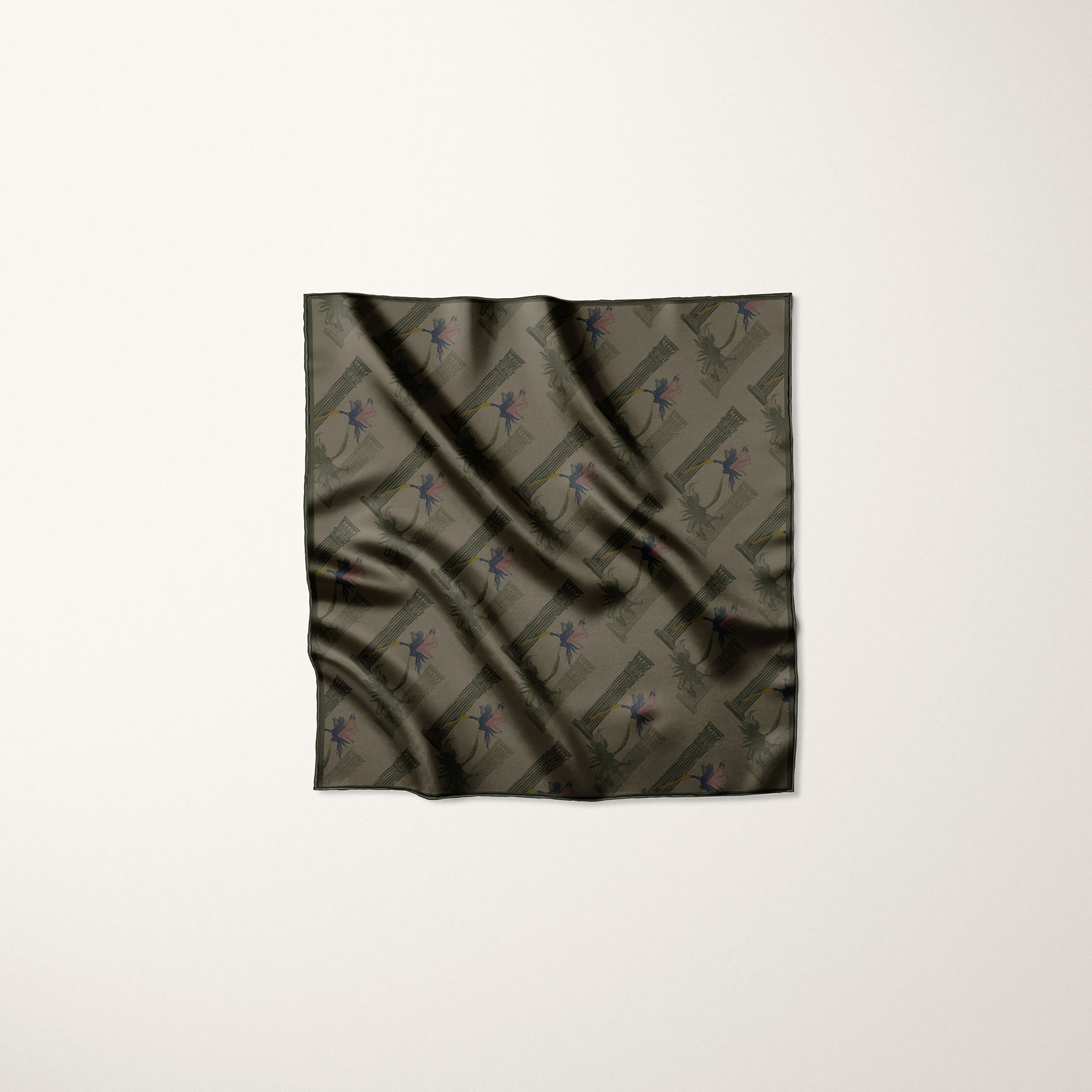 Carré de soie Colonna 45 par Alietto, satiné vert foncé, 100% soie, motif xylo-gravure, peinture